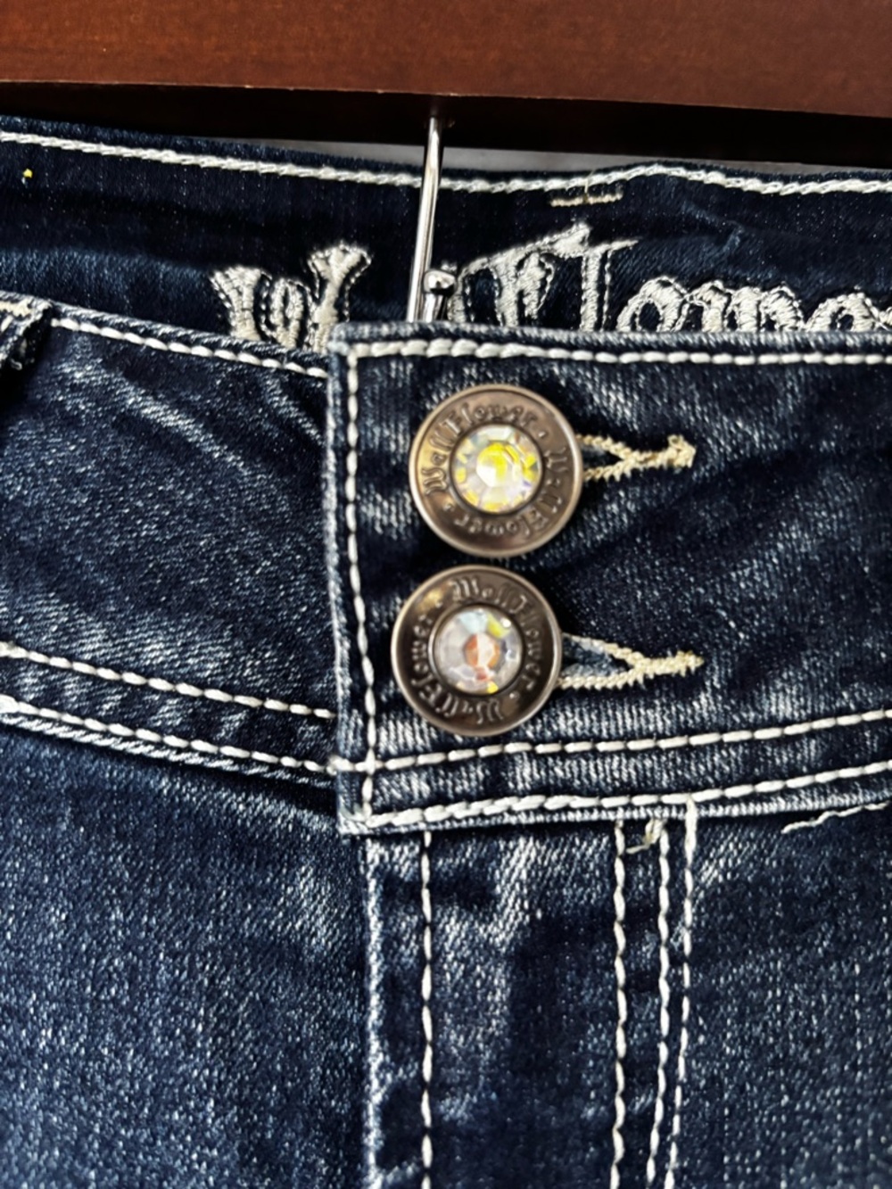 WallFlower cropped/capri jeans with embellished flap back pockets - Picture 3 of 6